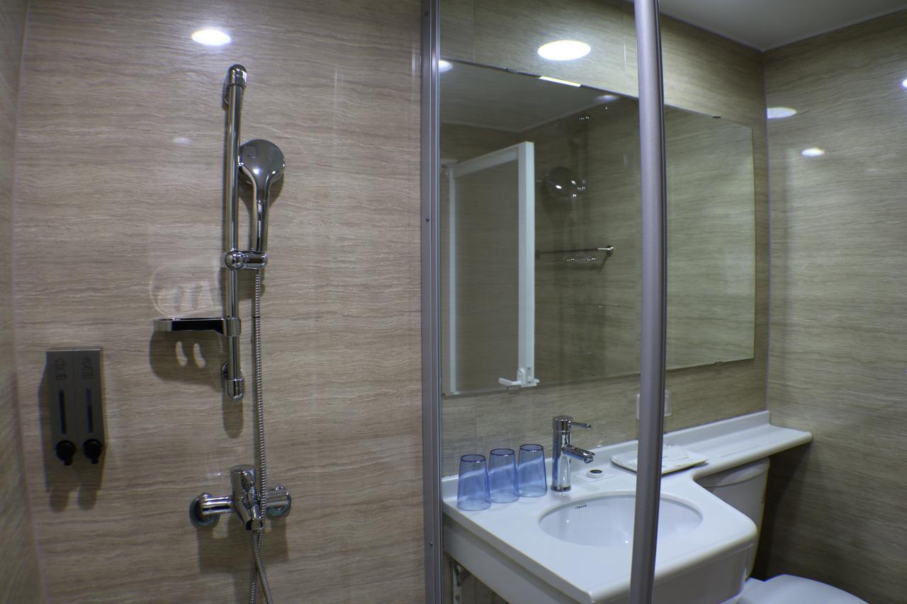 Mingli Hotel Kaohsiung Buitenkant foto